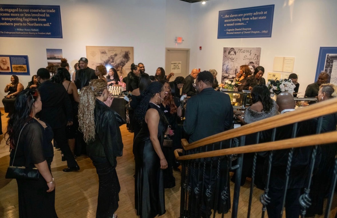 A full room at the Black on Noir event
